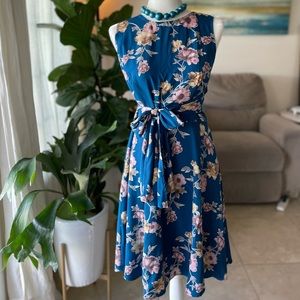 Contemporary Forever 21 dress (necklace not included)